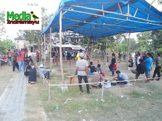 Berita informasi terkait antusias para pecinta burung ocean atau burung kontesan di indramayu yang meramaikan acara lomba latihan bersama exclusive di lapangan kasab bird club, yang berlokasi di desa Sliyeg - indramayu. Acara dimulai sejak pukul 14:45 WIB hingga petang