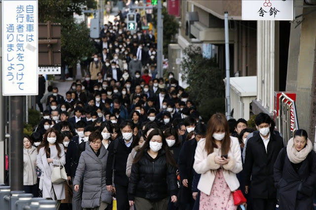 MUNDO: Consejos prácticos para usar la mascarilla desechable ante posible exposición al coronavirus.