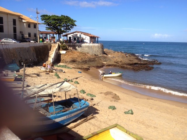 Muito lixo na praia de Santana