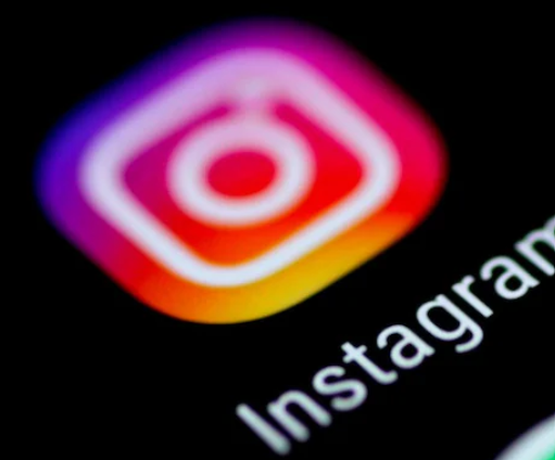 How to use Instagram Stories backdrops created by AI