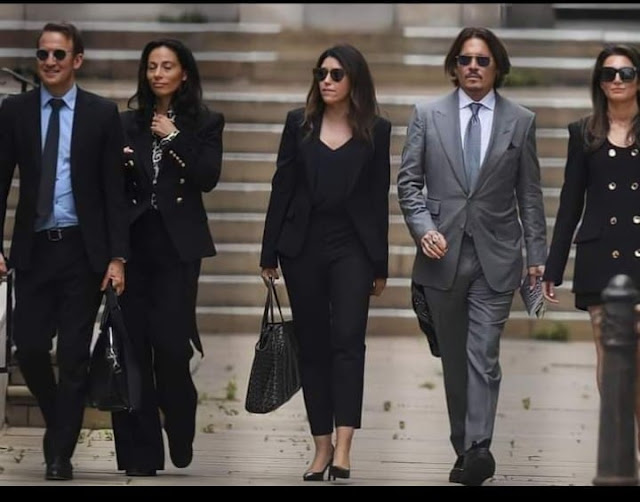Johnny Depp, with his defense team, as if they were in a series or a movie