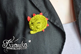 Krawka: Sleeping dragon brooch crochet with free pattern