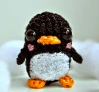 http://crochetcantar.blogspot.com.es/2014/05/patron-mini-pinguino.html