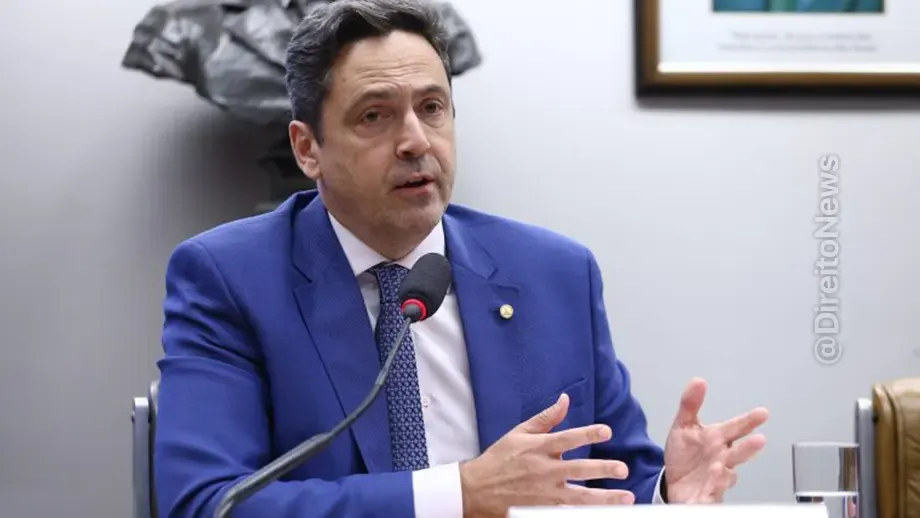 projeto reduz 100 15 anos prazo maximo sigilo informacoes pessoais