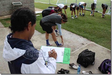 charla del prof calderon con jugadoras sub-20 y mayor