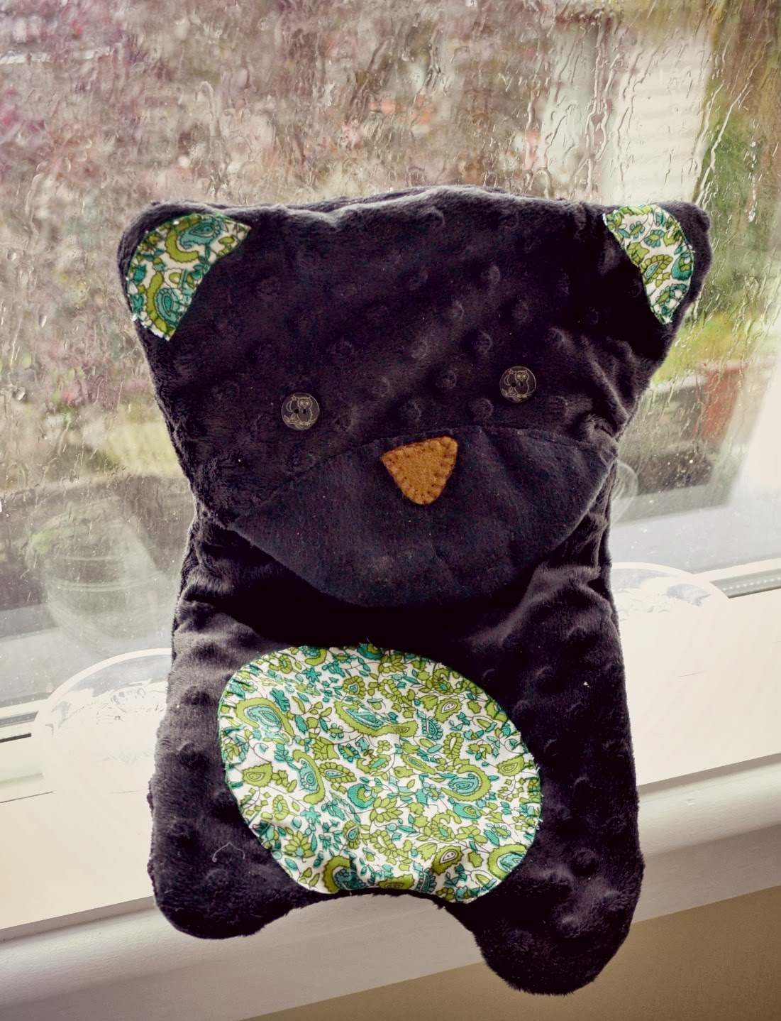 http://bamboo-bear.blogspot.co.nz/2014/02/a-cuddly-bear-for-cuddly-boy-in-need.html