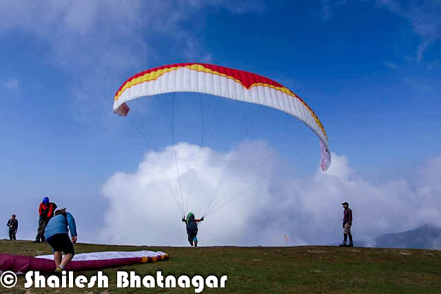 Located just a few hours' drive from Mumbai and Pune, Kamshet is a paradise for paragliding enthusiasts seeking adrenaline-pumping adventures. Set against the backdrop of the Sahyadri range, Kamshet boasts favorable weather conditions and gentle winds, making it an ideal destination for tandem flights and paragliding courses. The site offers breathtaking views of lush green valleys, pristine lakes, and ancient forts, creating a memorable flying experience for pilots and passengers alike.