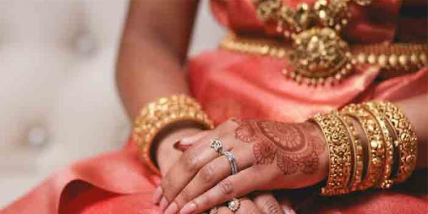 Bride Eloped | 'ബ്യൂടി പാര്‍ലറിലേക്ക് ഒരുങ്ങാന്‍ പോയ വധു വിവാഹത്തിനുള്ള മുഹൂര്‍ത്തത്തിന് തൊട്ടുമുന്‍പ് കാമുകനൊപ്പം ഒളിച്ചോടി'; വിവരമറിഞ്ഞ പെണ്ണിന്റെ മാതാപിതാക്കള്‍ വേദിയില്‍ കുഴഞ്ഞുവീണു; ബന്ധുക്കളെ സമാധാനപ്പെടുത്തി വരന്‍!