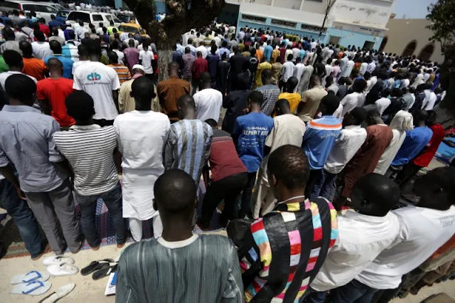 Students pray outside the Grand Mosque de lÕVead, a Salafist mosque of the Anta Diop University in Dakar, Senegal, May 4, 2017.  REUTERS/Mikal McAllister