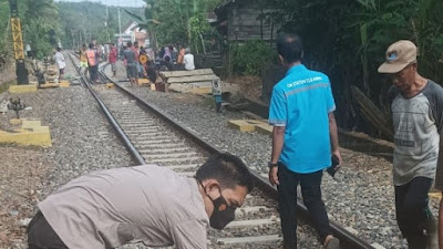 Kereta Api Dari Arah Lahat - Tebing Tinggi Tabrak Pejalan Kaki 