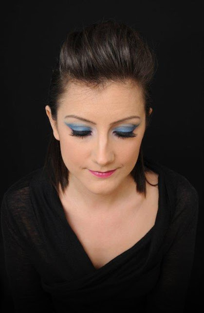 Blue and pink eye shadow look