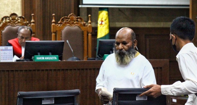 INILAH, Jaksa KPK: Keluarkan Kata Kotor-Lempar Mik, Lukas Enembe Hina Pengadilan