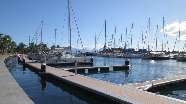 Nouvelle Marina de Papeete : vue vers Moorea