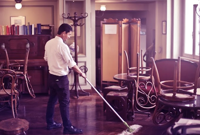 What are the benefits of hiring a house cleaning service?