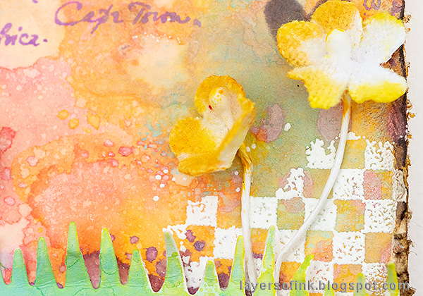 Layers of ink - Pastel Easter Tag Tutorial by Anna-Karin Evaldsson. Paper flowers.