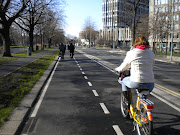 New Cycleway along the Grand Canal Dublin./Le Chemin du velo nouveau Canal . (dublin cycling campaign social outing th feb )