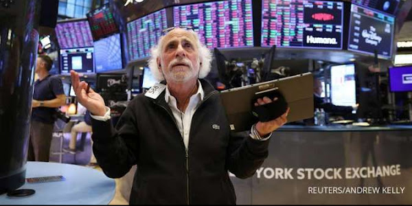 Wall Street Falls Amid Fears of Falling Third Quarter Corporate Profits