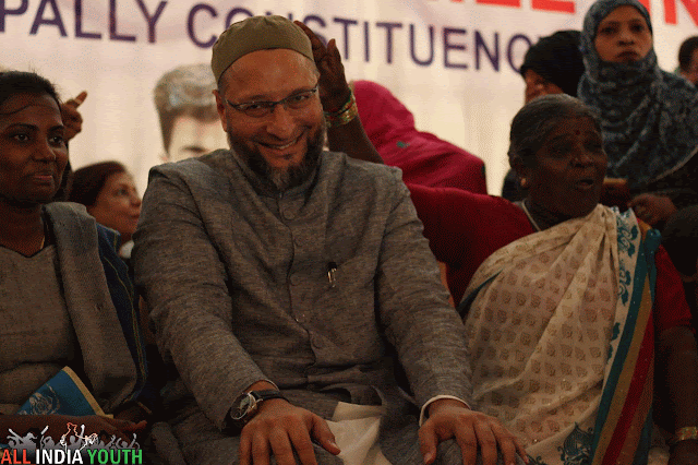 Asaduddin Owaisi laughing wallpaper