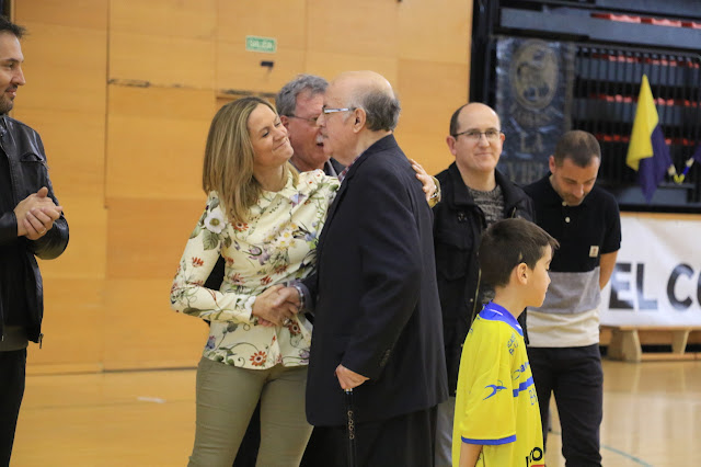 homenaje del Club Balonmano Barakaldo a 'Chandro'