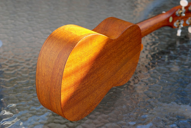 Ohana SK-25 ukulele back