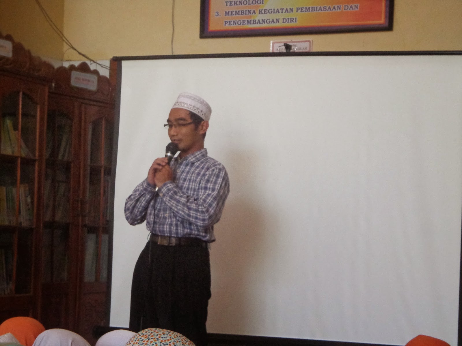 SD DEWI SARTIKA SURABAYA: PERINGATAN ISRA' MI'RAJ