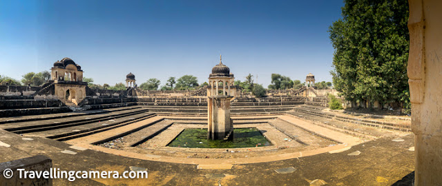 While travelling from Laxmangarh to Bikaner on Agra-Bikaner Highway, you will notice some chhatris on your left. When you do so, stop your car, get down for a bit, and stretch your legs. For this is a heritage site that you may want to capture in your camera.