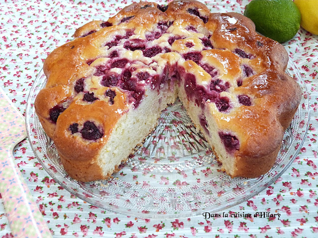 Gâteau fondant citron, citron vert et framboises