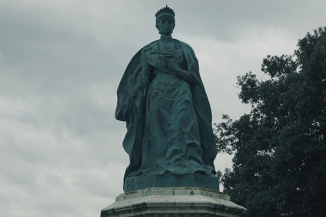 マリア・クリスティーナ像（Maria Cristina Erreginaren Estatua）