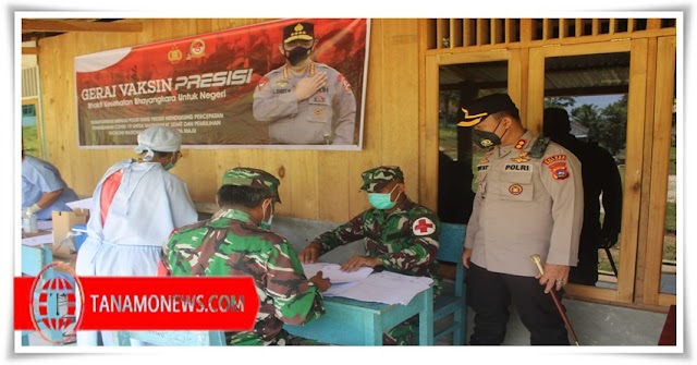 Kapolres Mentawai Dampingi dan Beri Semangat Warga Masyarakat Saat Vaksinasi