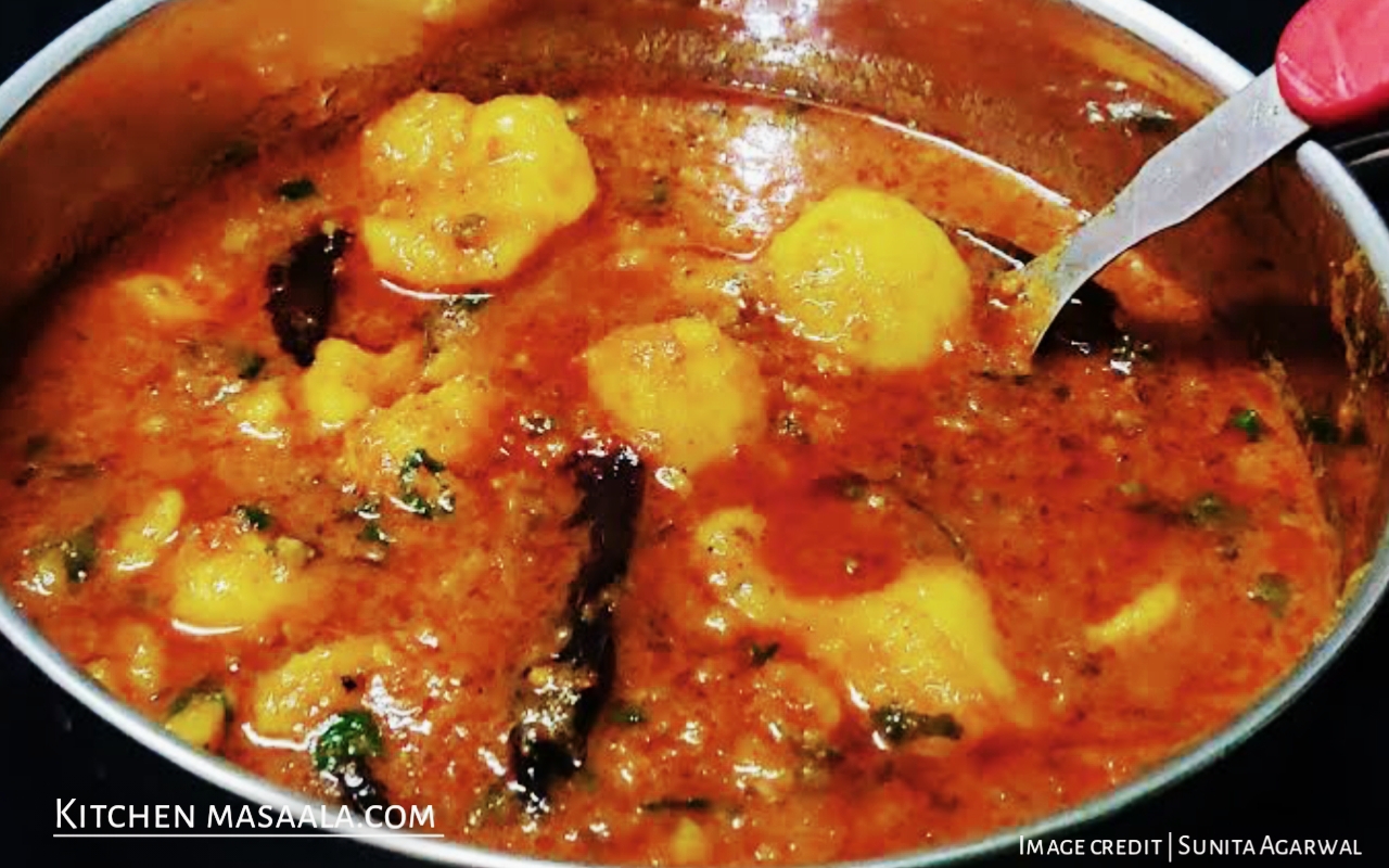 हलवाई वाली आलू की सब्जी || dhaba style aloo ki sabji recipe in hindi, dhaba style aloo ki sabji image, kitchenmasaala