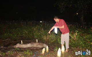 mayat keluar dari kuburan