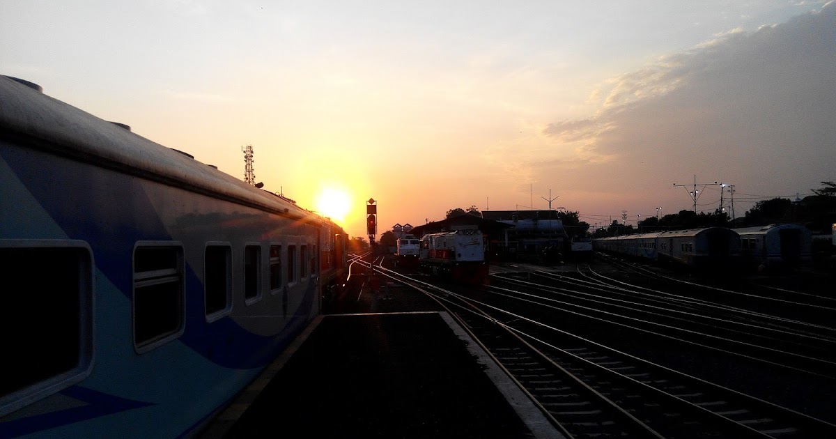 Foto Senja Hari di Stasiun Lempuyangan - Murad Maulana