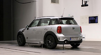 MINI Countryman dressed in sports kit  Aero Package new photos