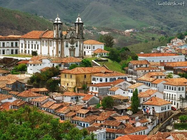 panorâmica de ouro preto, mg em dia claro