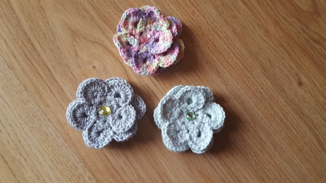 Pretty 3-D crochet flowers - free pattern