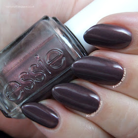 Swatch and review of Essie Sable Collar.
