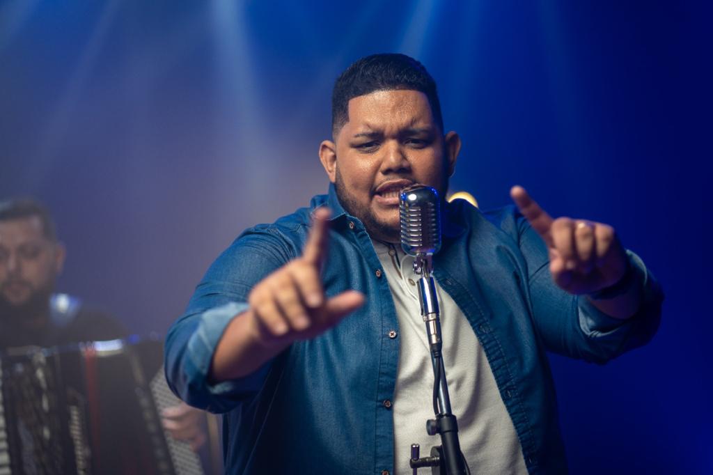 Conheça o pastor Israel Santos, compositor do hit Joquebede