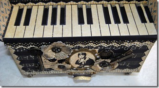 keys on the piano keys on the piano