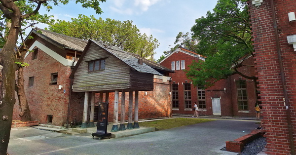 台北中正華山1914文化創意產業園區，台北酒廠轉變為文創園區