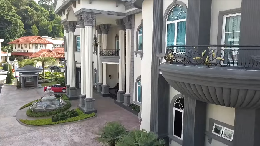 Take A Glimpse Into Aliff Syukri 'AS Palace' Grand Mansion