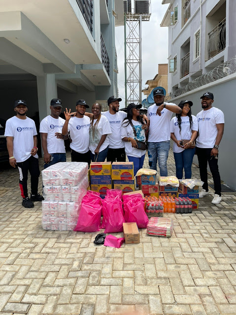 Notable Socialite, Bitcoin Fahda Visits Abuja Orphanage With Team