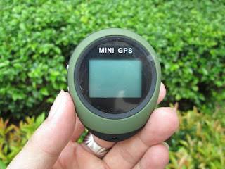 Mini GPS Receiver Navigation PG03 Handheld Location Finder Compass Outdoor Adventure