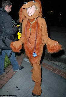 Amanda seyfried dog halloween costume