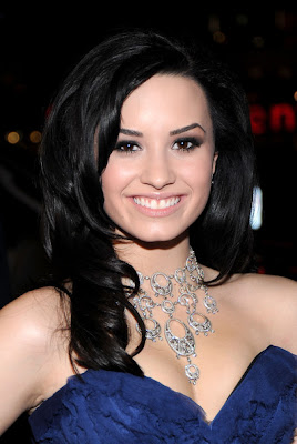Demi Lovato Hairstyle and Haircut