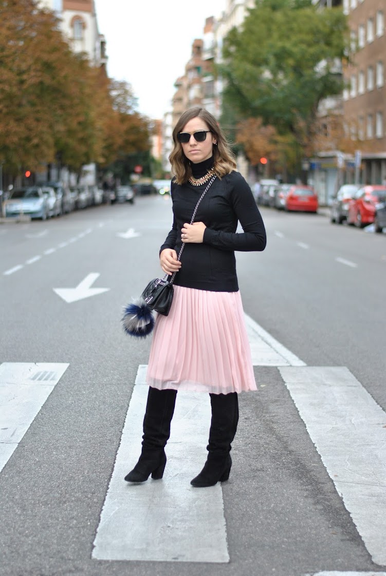 Pleated soft skirt