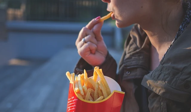 Cómo la genética y los hábitos influyen en el peso y el hambre