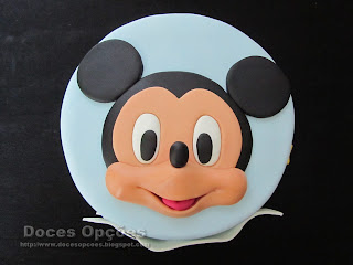 Bolo, bolachas e cupcakes do Mickey