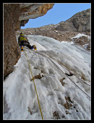 Escalando en hielo en la Ruta Jacobea de Izas