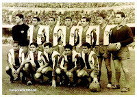 A. D. LEVANTE - Valencia, España - Temporada 1963-64 - Rodri, Victoriero, Currucale, Calpe, Castelló, Vidal y Beitia (portero suplente); Wanderley, Juliá, Domínguez, Pepín y Serafín - F. C. BARCELONA 6 (Cayetano Re 2, Pereda 3 y Vicente) LEVANTE 2 (Juliá 2) - 01/03/1964 - Liga de 1ª División, jornada 23 - Barcelona, Nou Camp - En su 1ª temporada en 1ª División, el Levante fue 10º, con Quique Martín de entrenador