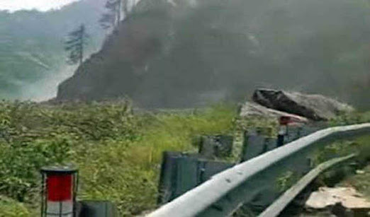 हिमाचल प्रदेश भूस्खलन : एक की मौत, नौ घायल, 30 लोगों के दबे होने की आशंका |Himachal Pradesh Landslide